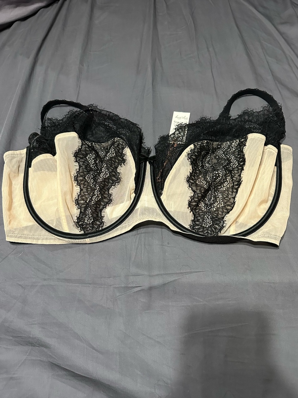 Deja Day-Sheer Lace Underwire Bra in Nude and Black-44J-NWT